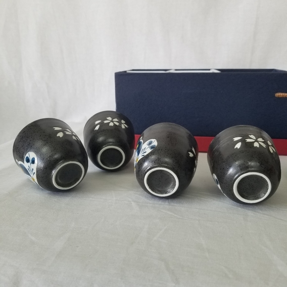 Chinese tea set with teapot and 4 cups owl and flower painting/pottery. - Picture 5 of 15